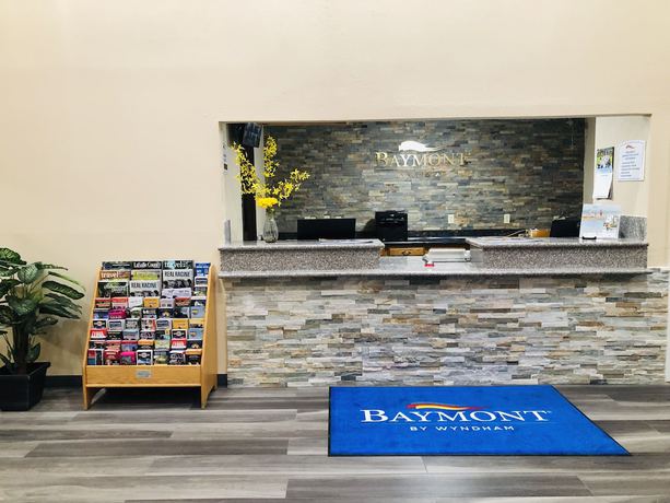 Imagen de los interiores del Hotel Baymont by Wyndham Joliet. Foto 19