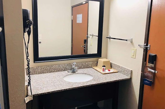 Imagen de la habitación del Hotel Baymont by Wyndham Joliet. Foto 15