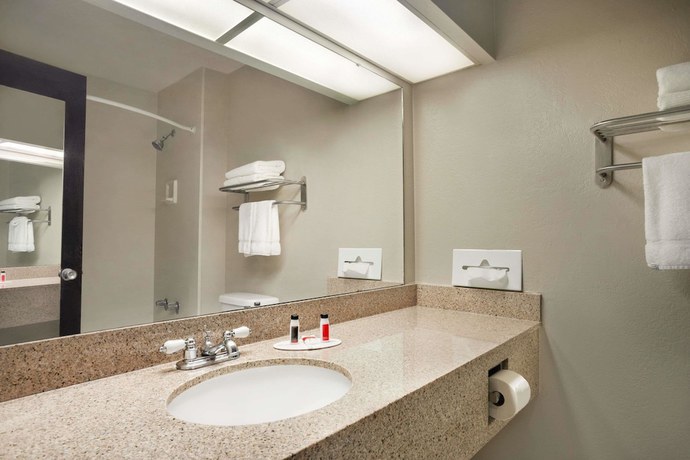 Imagen de la habitación del Hotel Baymont by Wyndham Kansas City KU Medical Center. Foto 13