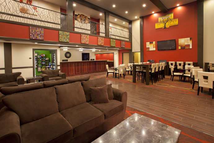 Imagen del bar/restaurante del Hotel Baymont by Wyndham Kent/Seattle. Foto 2