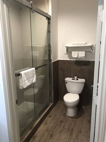 Imagen de la habitación del Hotel Baymont by Wyndham Kingwood. Foto 9