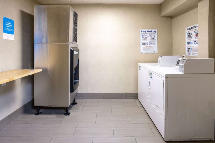 Imagen de los interiores del Hotel Baymont by Wyndham La Vergne. Foto 16