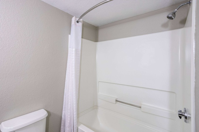 Imagen de la habitación del Hotel Baymont by Wyndham La Vergne. Foto 10