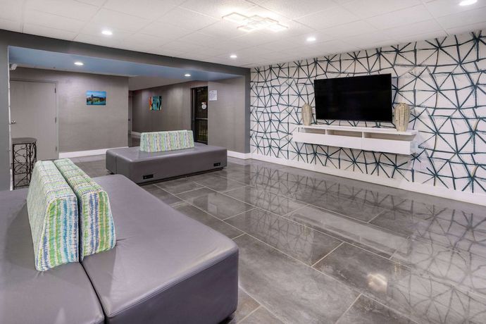 Imagen de los interiores del Hotel Baymont by Wyndham La Vergne. Foto 18