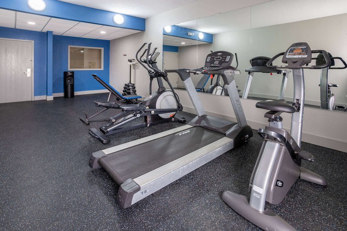 Imagen de los interiores del Hotel Baymont by Wyndham La Vergne. Foto 19