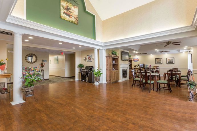 Imagen de los interiores del Hotel Baymont by Wyndham Lakeland. Foto 14