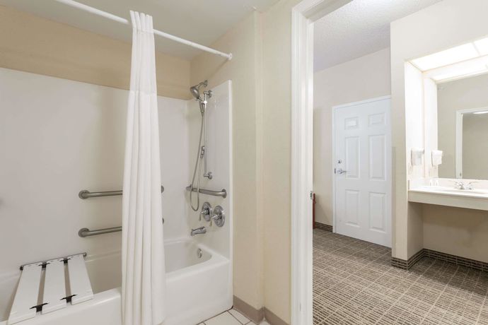 Imagen de la habitación del Hotel Baymont by Wyndham Lakeland. Foto 8