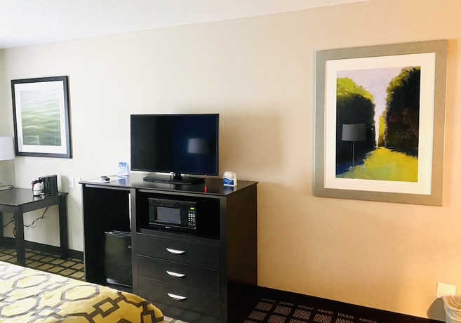 Imagen de la habitación del Hotel Baymont by Wyndham Latham Albany Airport. Foto 12