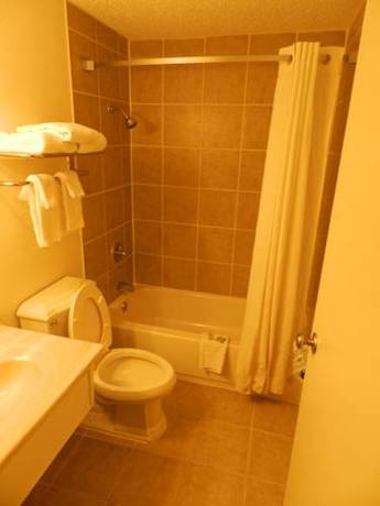 Imagen de la habitación del Hotel Baymont by Wyndham Liberty MO. Foto 9