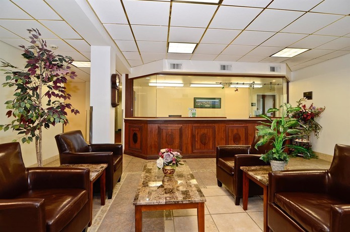 Imagen de los interiores del Hotel Baymont by Wyndham Louisville Southwest. Foto 10