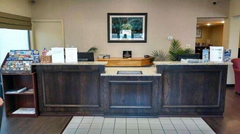 Imagen de los interiores del Hotel Baymont by Wyndham Lynchburg. Foto 16