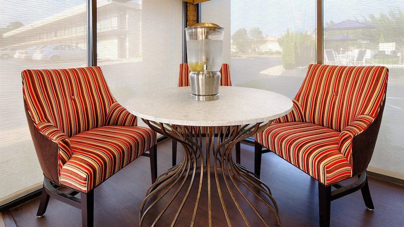 Imagen de los interiores del Hotel Baymont by Wyndham Lynchburg. Foto 20
