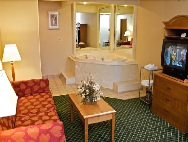 Imagen de la habitación del Hotel Baymont by Wyndham Madison Heights Detroit Area. Foto 3