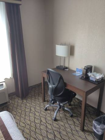 Imagen de la habitación del Hotel Baymont by Wyndham Madison Heights Detroit Area. Foto 12