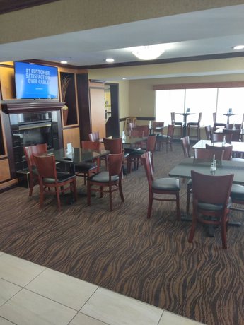 Imagen de los interiores del Hotel Baymont by Wyndham Madison Heights Detroit Area. Foto 19