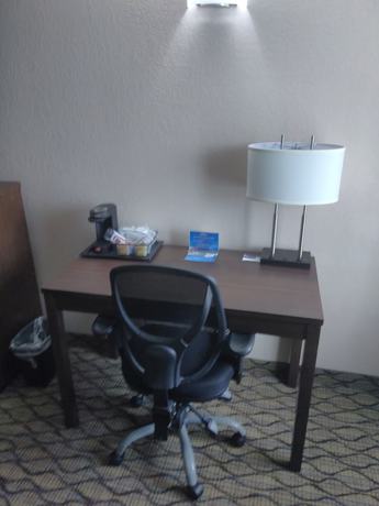 Imagen de la habitación del Hotel Baymont by Wyndham Madison Heights Detroit Area. Foto 14