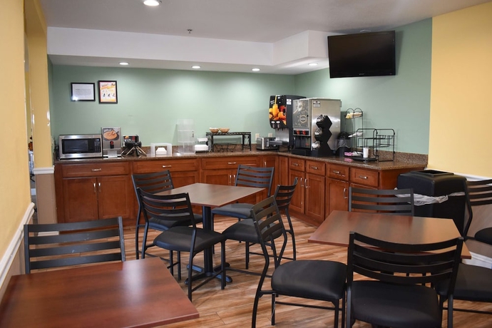Imagen del bar/restaurante del Hotel Baymont by Wyndham Manteca. Foto 3