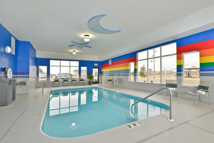 Imagen de la piscina del Hotel Baymont by Wyndham Marion, OH. Foto 20