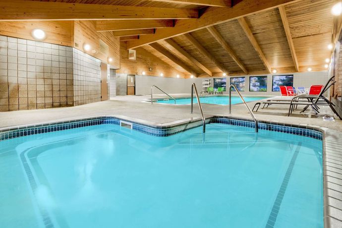 Imagen de la piscina del Hotel Baymont by Wyndham Marshalltown. Foto 18