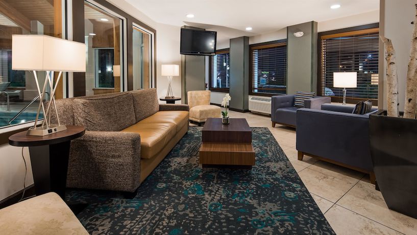 Imagen de los interiores del Hotel Baymont by Wyndham Maumee Toledo. Foto 17