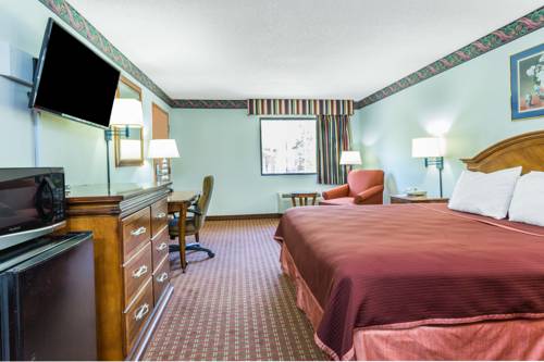 Imagen de la habitación del Hotel Baymont by Wyndham Midway/Tallahassee. Foto 11