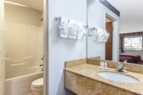 Imagen de la habitación del Hotel Baymont by Wyndham Midway/Tallahassee. Foto 12