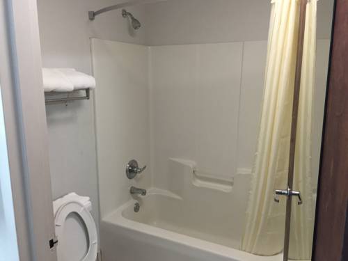 Imagen de la habitación del Hotel Baymont by Wyndham Midway/Tallahassee. Foto 16