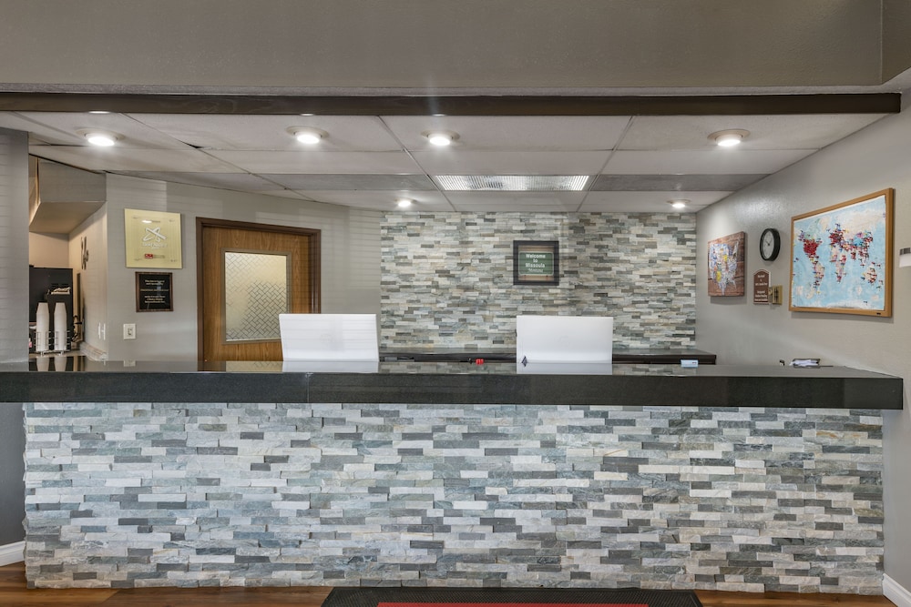 Imagen de los interiores del Hotel Baymont by Wyndham Missoula. Foto 20