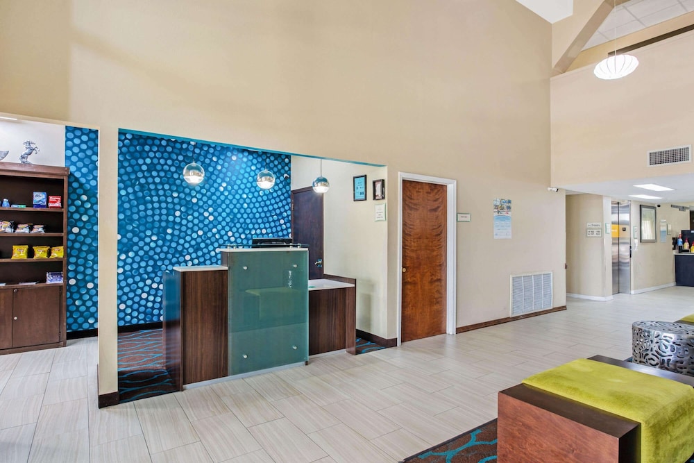 Imagen de los interiores del Hotel Baymont by Wyndham Moss Point. Foto 20