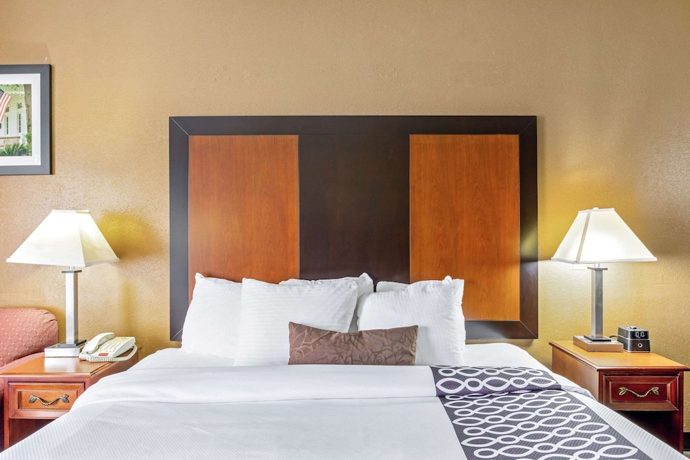 Imagen de la habitación del Hotel Baymont by Wyndham Moss Point. Foto 12