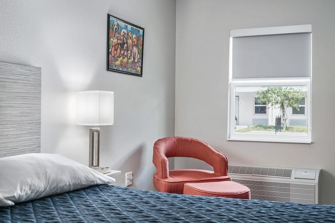 Imagen de la habitación del Hotel Baymont by Wyndham Ocala Suites. Foto 6