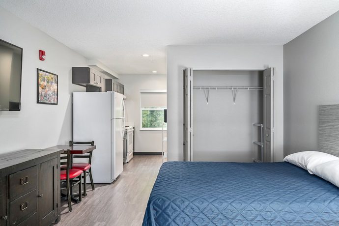 Imagen de la habitación del Hotel Baymont by Wyndham Ocala Suites. Foto 13