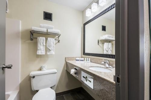 Imagen de la habitación del Hotel Baymont by Wyndham Oklahoma City Bricktown. Foto 15