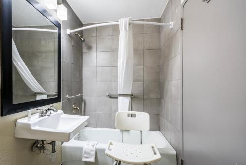 Imagen de la habitación del Hotel Baymont by Wyndham Oklahoma City Bricktown. Foto 16