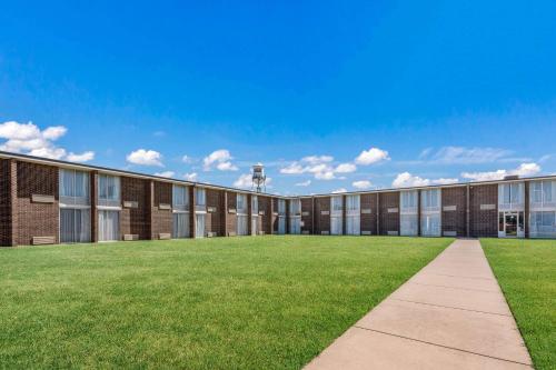 Imagen de los exteriores del Hotel Baymont by Wyndham Oklahoma City Bricktown. Foto 18