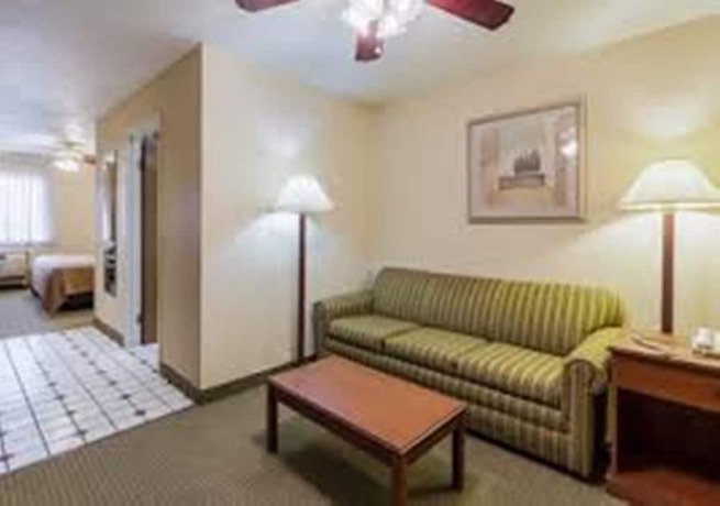 Imagen de la habitación del Hotel Baymont by Wyndham Omaha SW. Foto 8