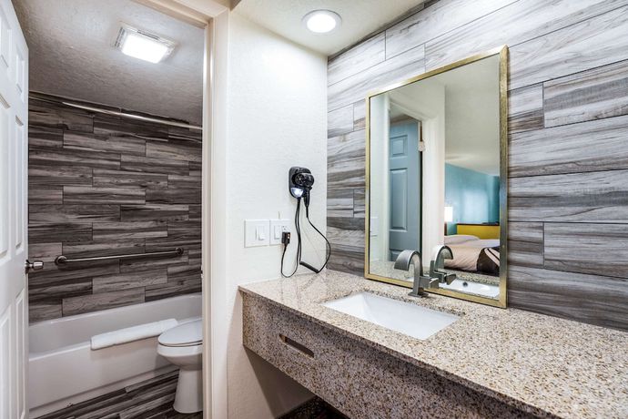 Imagen de la habitación del Hotel Baymont by Wyndham Orlando Downtown. Foto 12