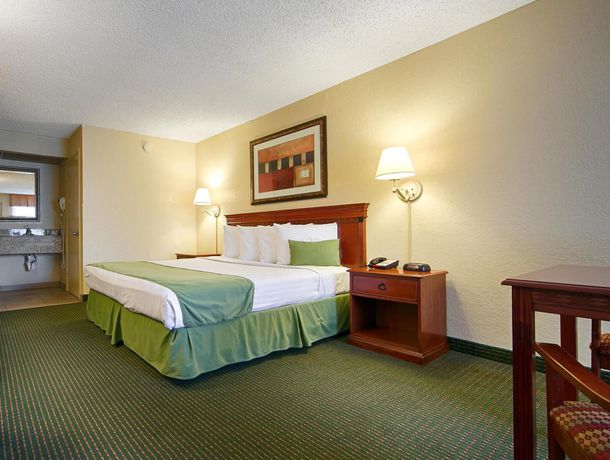 Imagen de la habitación del Hotel Baymont by Wyndham Orlando East. Foto 5