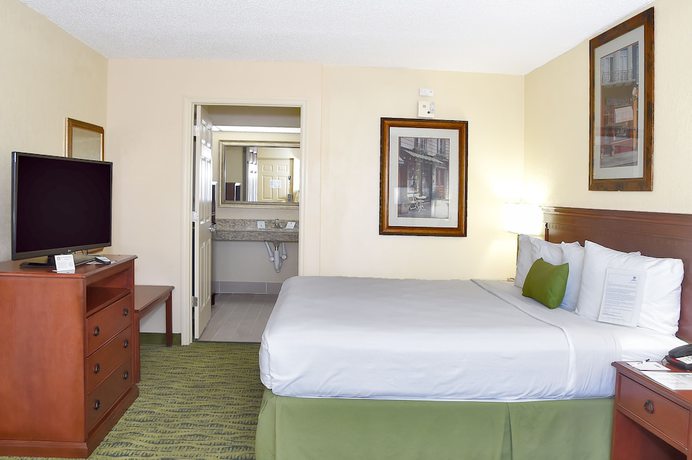 Imagen de la habitación del Hotel Baymont by Wyndham Orlando East. Foto 6