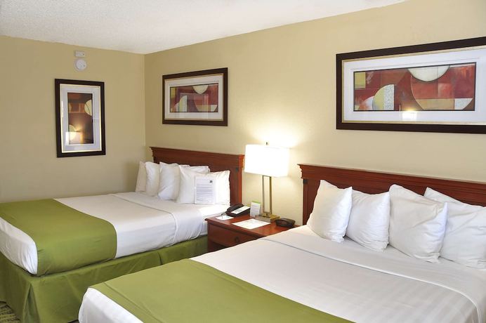 Imagen de la habitación del Hotel Baymont by Wyndham Orlando East. Foto 7