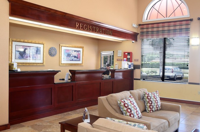 Imagen de los interiores del Hotel Baymont by Wyndham Orlando East. Foto 10