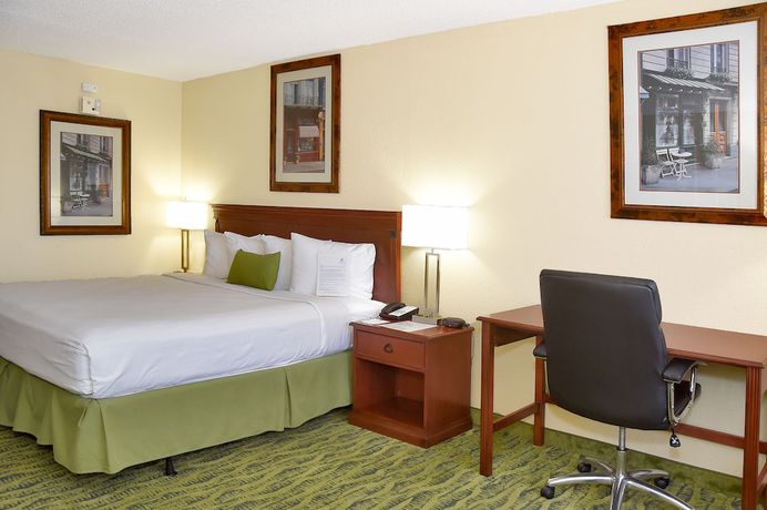 Imagen de la habitación del Hotel Baymont by Wyndham Orlando East. Foto 9