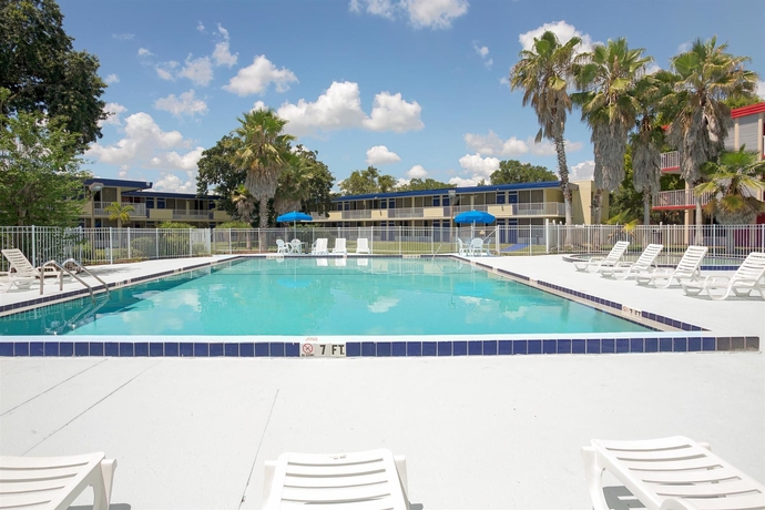 Imagen de la piscina del Hotel Baymont by Wyndham Orlando Lake Buena Vista South. Foto 14