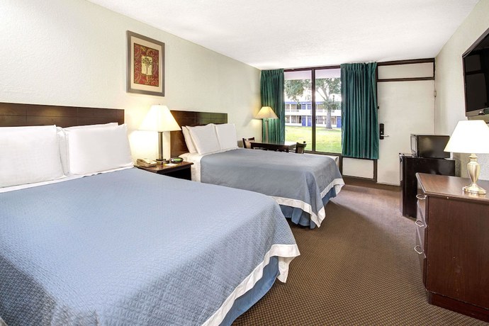 Imagen de la habitación del Hotel Baymont by Wyndham Orlando Lake Buena Vista South. Foto 7