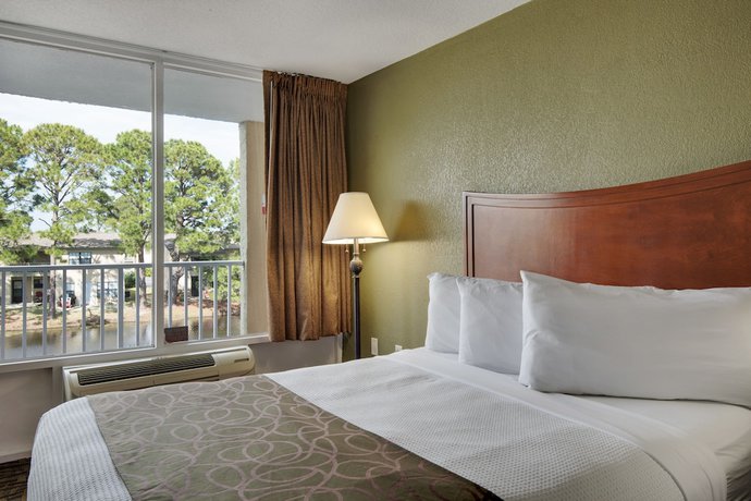 Imagen de la habitación del Hotel Baymont by Wyndham Panama City Beach. Foto 8