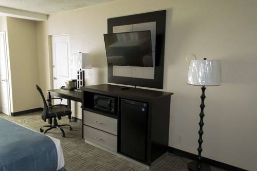 Imagen de la habitación del Hotel Baymont by Wyndham Pensacola. Foto 5