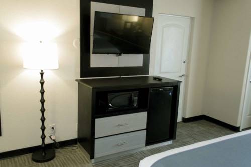 Imagen de la habitación del Hotel Baymont by Wyndham Pensacola. Foto 7