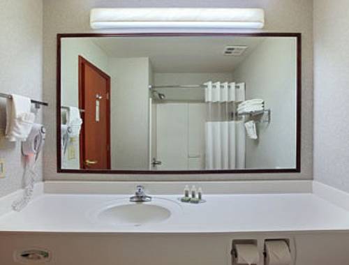 Imagen de la habitación del Hotel Baymont by Wyndham Plainfield/ Indianapolis Arpt Area. Foto 7