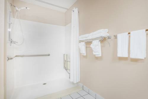 Imagen de la habitación del Hotel Baymont by Wyndham Plainfield/ Indianapolis Arpt Area. Foto 16