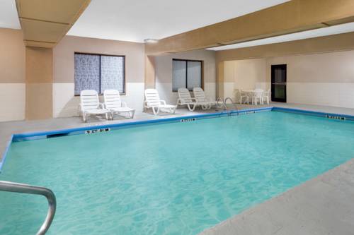 Imagen de la piscina del Hotel Baymont by Wyndham Pooler/Savannah. Foto 16